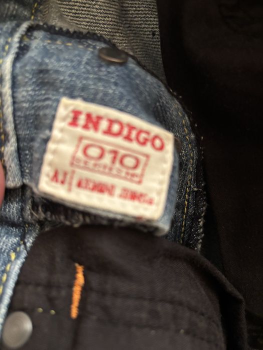 Vand blugi de baieti Armani clasici originali in stare buna