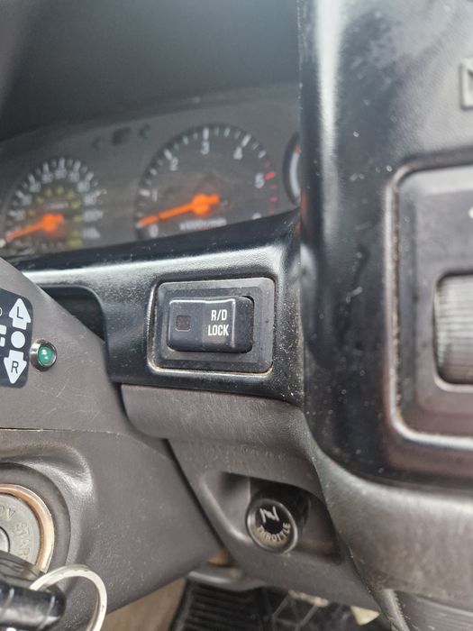 Mitsubishi l200  2002