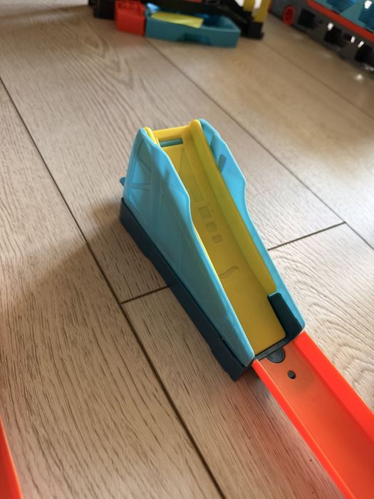 Hot wheels track