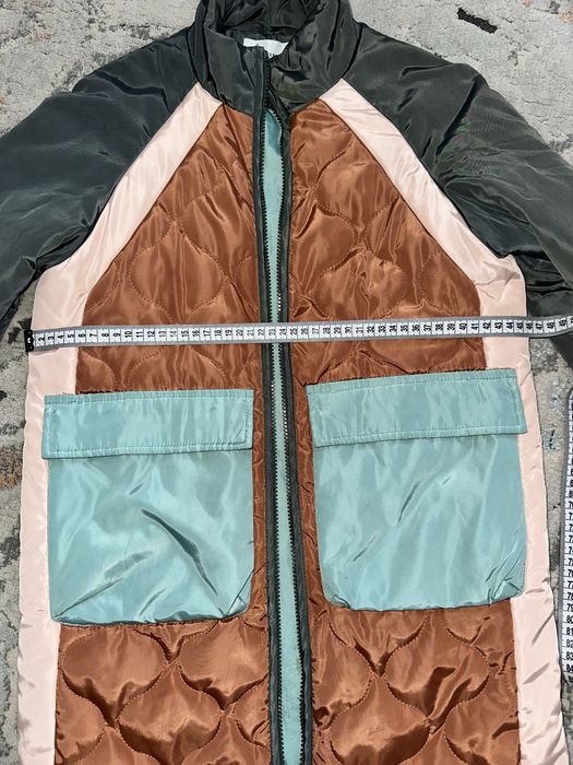 Geaca lunga matlasata marimea 10-11 ani (140 cm) Reserved