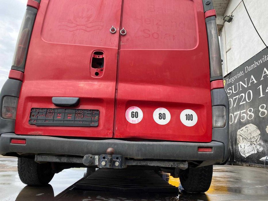 dezmembrez Renault trafic 1.9 dci cod motor F9Q , F9K/usi spate trafic