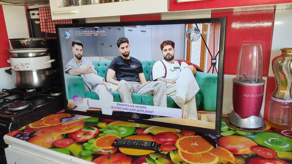Smart Samsung 81 cm = 400 lei