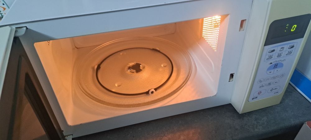 Vind cuptor cu microunde Samsung