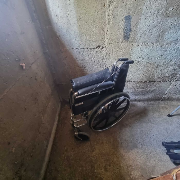 Инвалидна количка като нова е