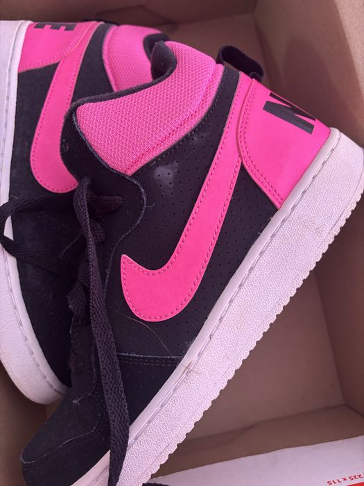 Два чифта NIKE обувки