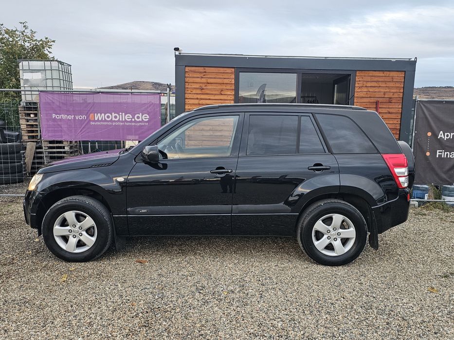 Suzuki grand vitara, 2.0Benzina  4x4 Reductor  Aer condiționat  Cârlig  Jante  Posibil Rate *