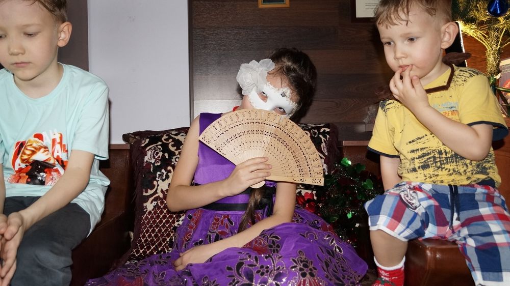 Платья для принцессы 130,140,150см.