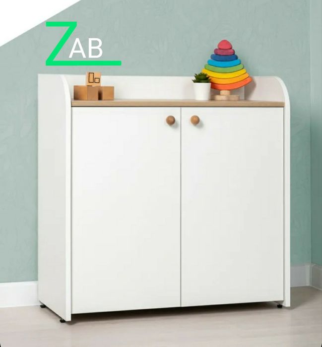 Комод для одежды и игрушек с двумя распашными дверками.