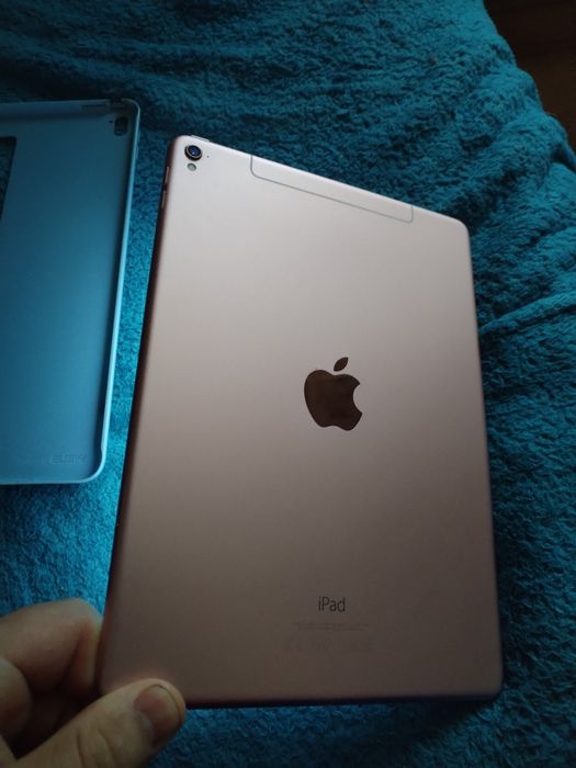 iPad impecabil cu SIM (oferta)