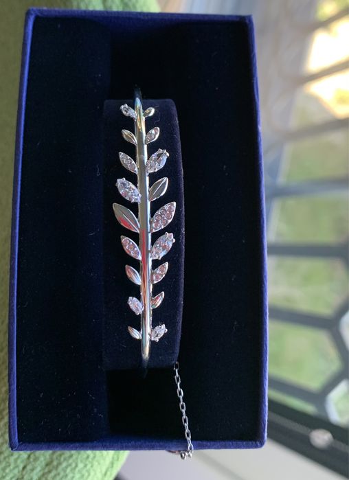 Гривна Swarovski ,чисто нова