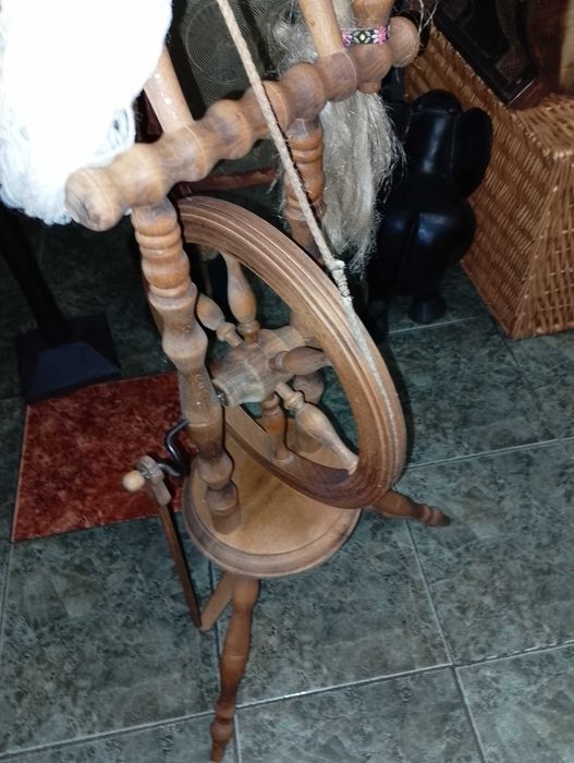 Колекционерски чекрък и колекционерска масичка