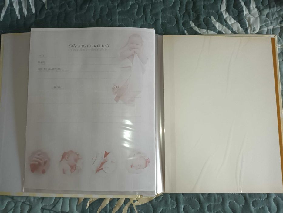 Vand album nefolosit  pentru pastrarea fotografiilor