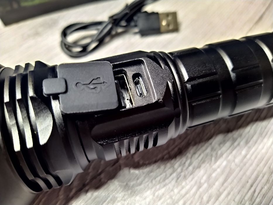 Lanterna profesionala quad-core P50 wick, incarcare USB 30W