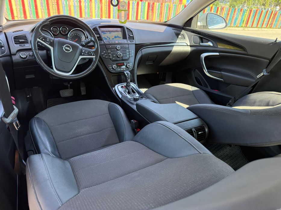 Opel Insignia 2.0 CDTI Automată | 131 CP | R18 | Navi | Senzori | 2 Chei
