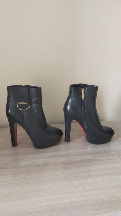 Продам кожаные ботинки