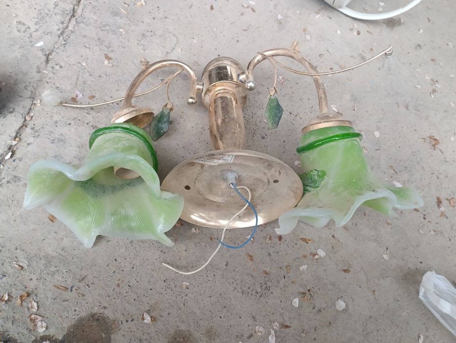 Люстра  сотилади иккита лампали