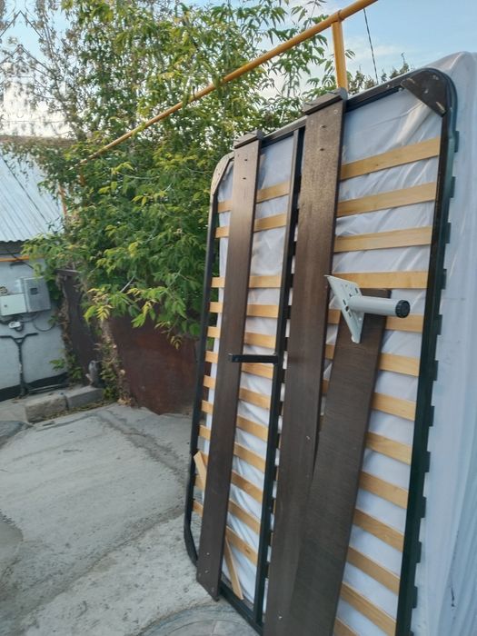 Продается кровать полуторка