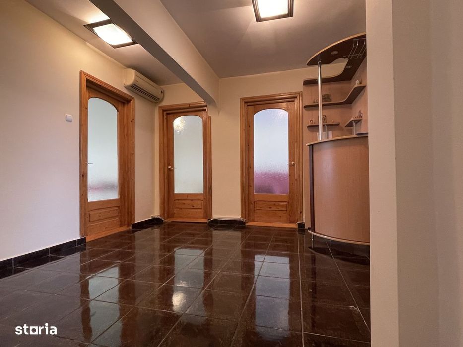 Apartament 4 camere, loc de parcare si boxa