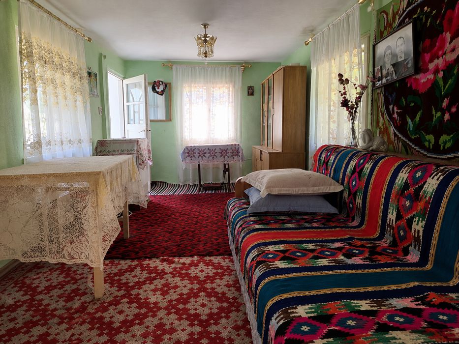 Casă de vânzare cu teren 1.640 mp – Sat Ferastrău, Comuna Oituz, jud. Bacău