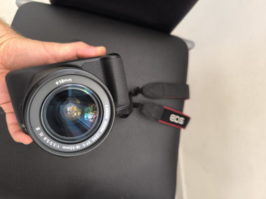 DSLR фотоапарат CANON EOS 2000D