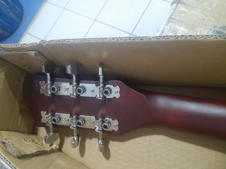 Gitara sotiladi holati yangi 800 ming