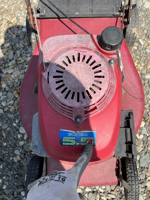 2 masini de tuns gazonul