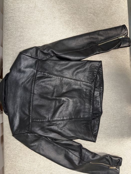 Черно кожено яке на Mango