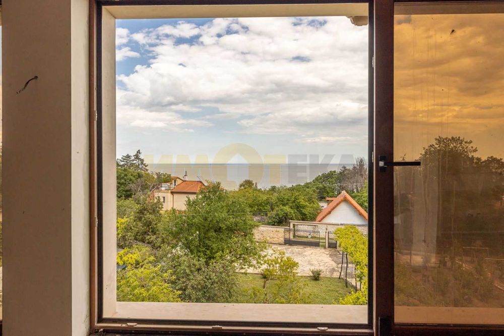 Продава се Къща в Аксаково - 390 кв.м за 895 €/кв.м - Снимка #2