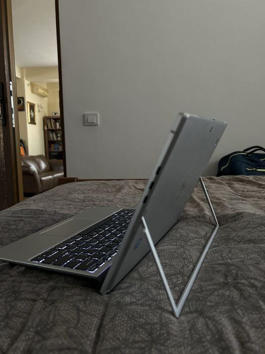 Tableta/Laptop HP Elite x2 G8 16gb ram 240 ssd Bang Olufsen