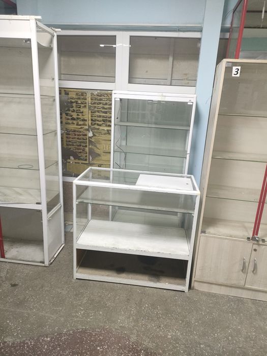Продам стеклянные витрины