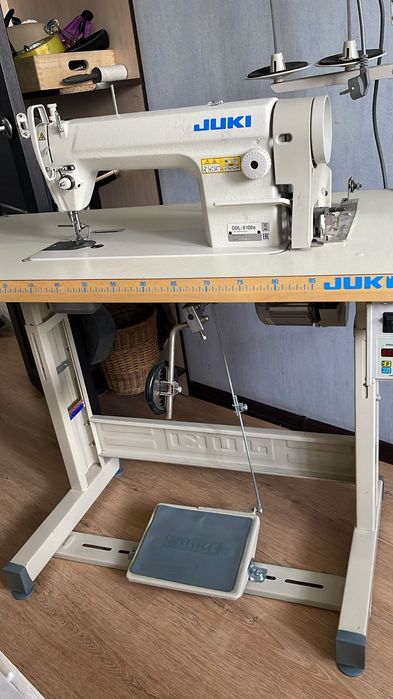 Профессиональная швейная машина