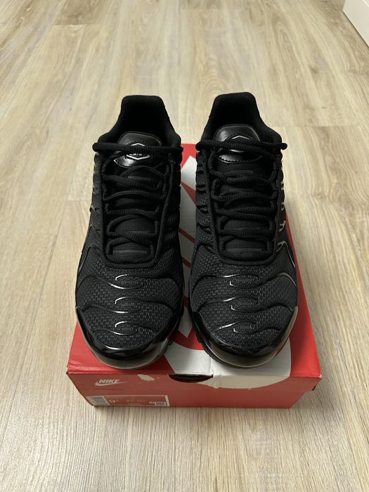 Adidasi Nike Air Max TN Plus Negri Marime 43 Cutie