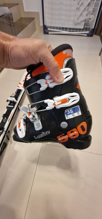 Skiurii copii. Echipament ski, skiuri , clapari  ptr copii puțin ut