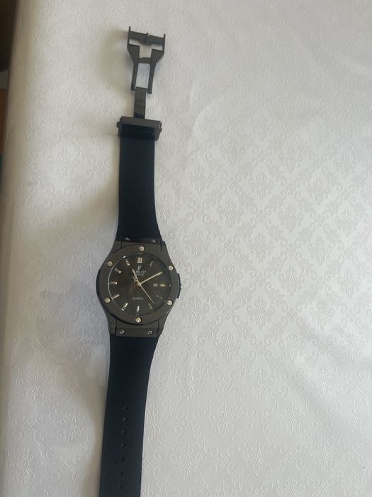Часы hublot продам в рабочем состяние