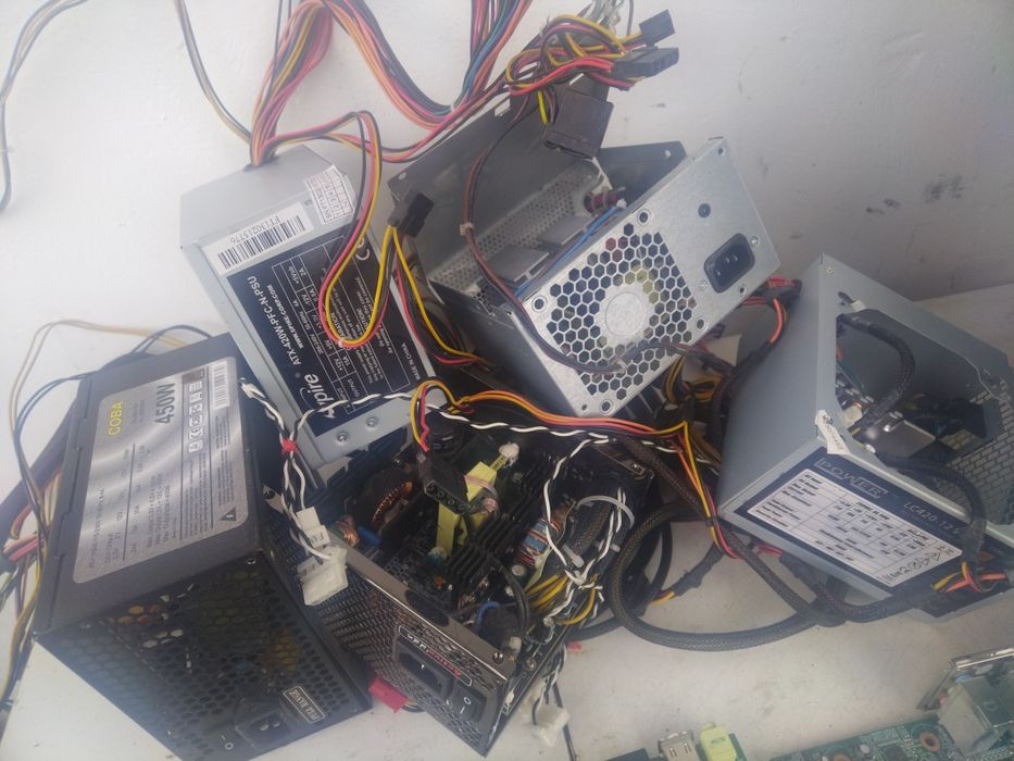 Компютър, дънни платки, Захранване за настолен компютър 
Имам налични