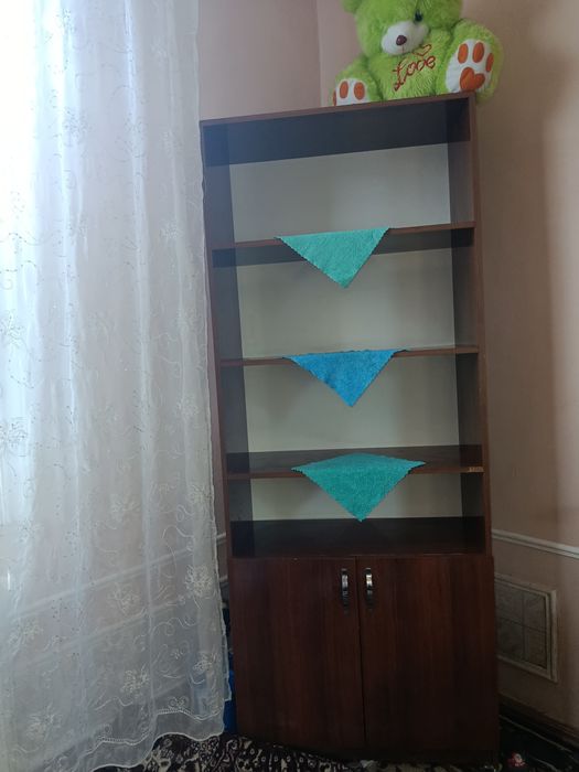 Китоб жавон сотилади