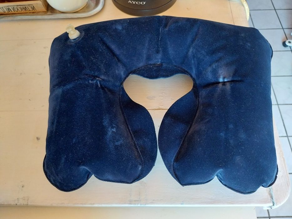 Надуваеми възглавнички за врат при пътуване