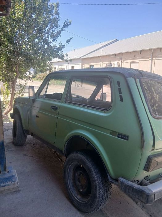 Niva sotiladi 1982 yil