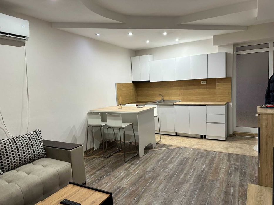 Дава се под наем Двустаен апартамент в Ямбол, Аврен - 60 кв.м за 306 € - Снимка #2