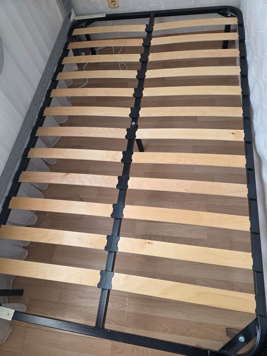 Продаются кровать с матрасом