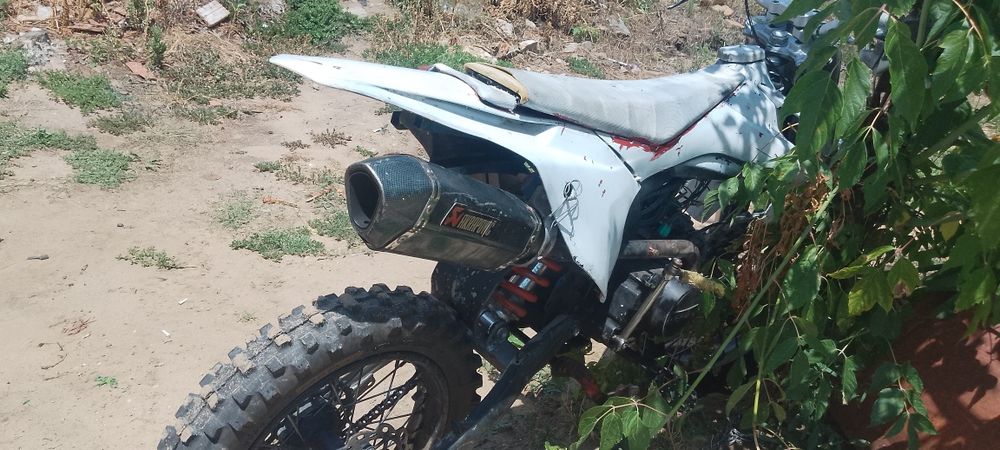Продавам мотокрос 125 кубика