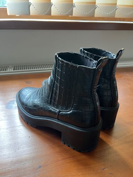 Cizme negre rezistenta la apa