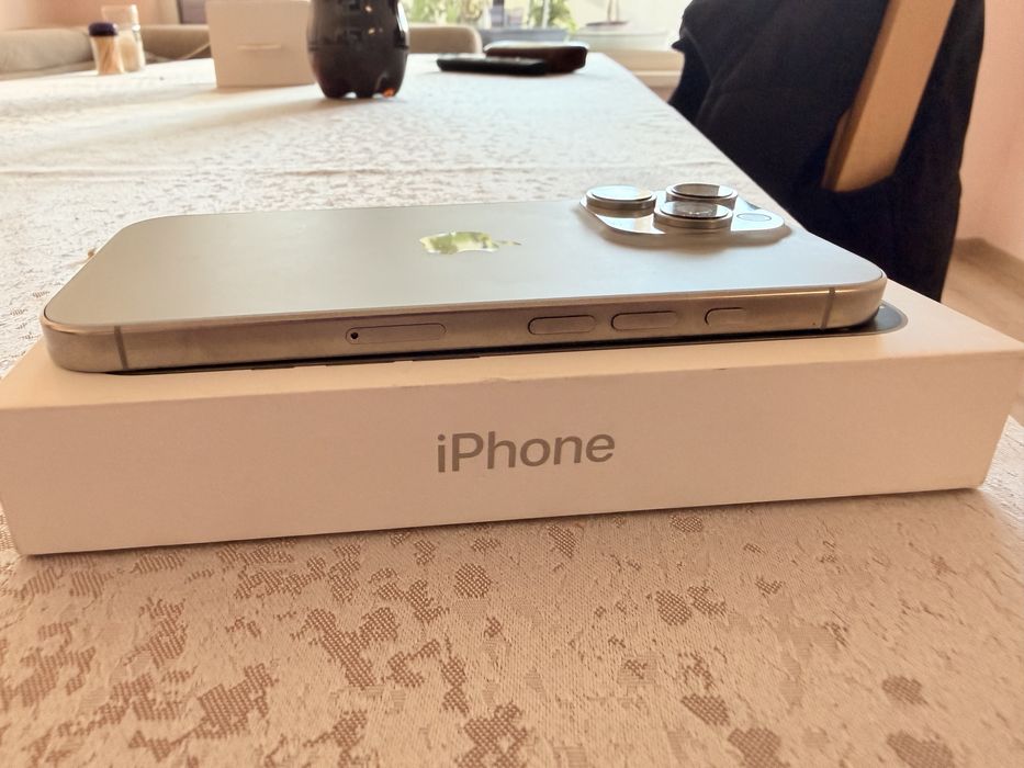 iPhone 16 pro 128 gb топ състояние още 16,17 месеца гаранция