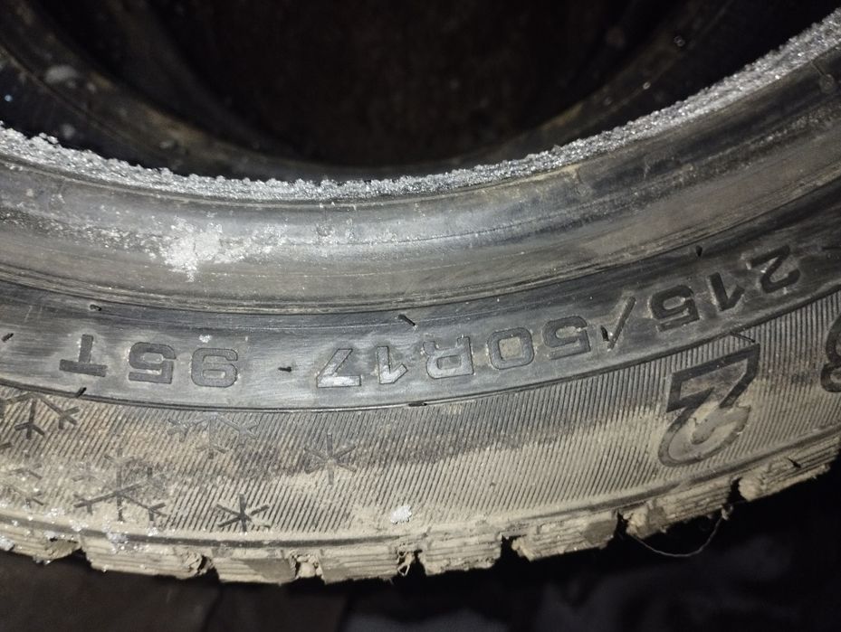 Колёса авто  стаяли на бмв