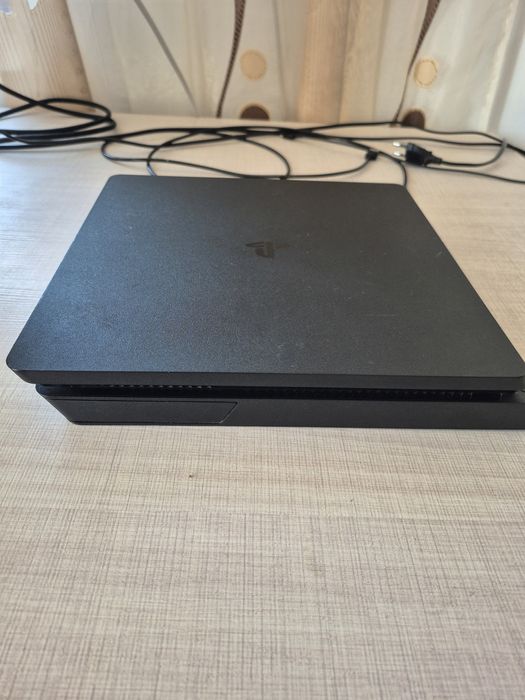 PS4 Slim,de 1TB,folosit