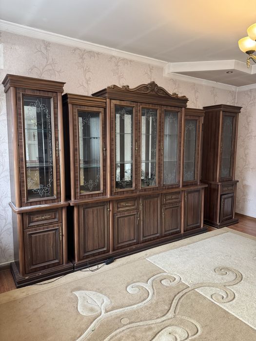 Сервант в хорошем состоянии