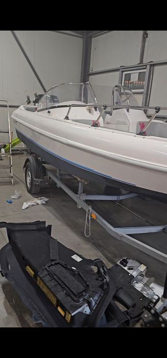 Vand barca cu motor si peridoc