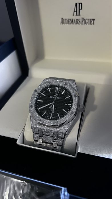 Audemars Piguet AP Royal Oak Frosted Gold 37mm Automatic Black Dial watch часовник
