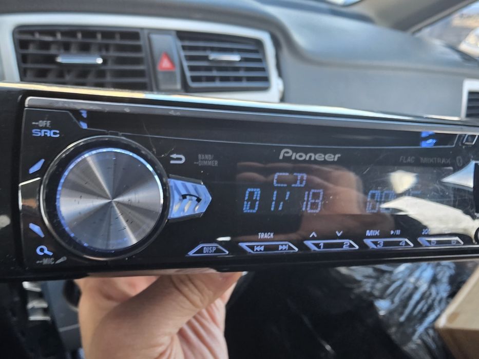 Продавам Pioneer deh-s5000bt