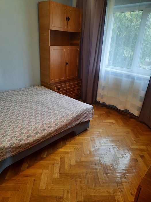Închiriez apartament în Trivale.